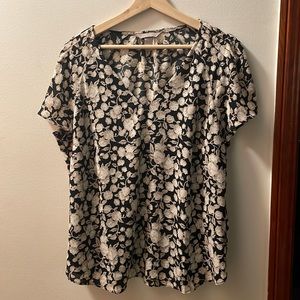 ✨SALE✨ Neutral floral short sleeve H&M blouse